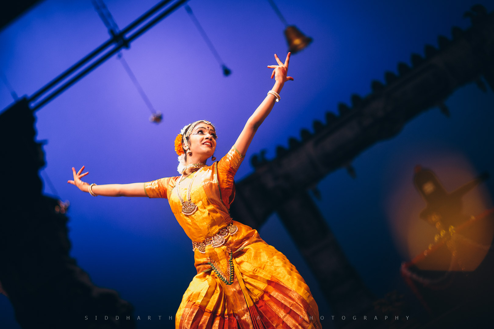 ஒரு பாடலில் ஒரு காப்பியத்தையே ரசிக்கலாம்