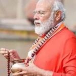 மோடி துறவியாக வேண்டும்.