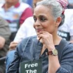 எழுத்தாளர் அருந்ததி ராய் பழி வாங்கப்படுகிறாரா?