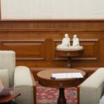 ஸ்டாலினிடம் மோடி கை கட்டி பவ்யம்…?