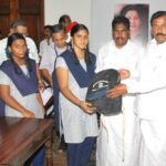 லீவு போடாத மாணவர்களுக்குப் பரிசு