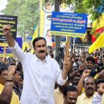 அன்புமணியை இப்படிப் போட்டு அடிக்கிறாங்களே..