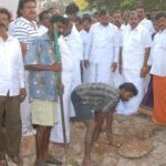 சாலை ஆய்வுப் பணியில் சமூக ஆர்வலர்கள்