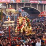 அதிக கூட்டம் இருக்கும் கோயிலில் கடவுள்…