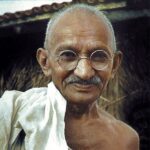 காந்தி யாருக்கு அடிமையாக இருந்தார்..?