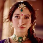 பொட்டு வைப்பதில் இம்புட்டு விஷயங்களா..?