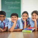 வங்கியும் பள்ளியும் கொள்ளைக்காரர்கள்