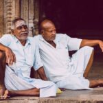 முதுமை ஊஞ்சலாடுகிறது.