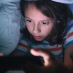 செல்போனை புடுங்கினா ஓடிப் போயிடுவேன்….