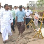 கூவம் இரண்டு கரைகளிலும் சுற்றுச்சுவர்