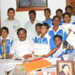 மாணவர்களுக்கு சுகாதார அட்டைகள்