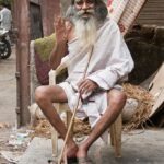 வயதான நபர்களிடம் ஆசி வாங்குவதால் என்ன…