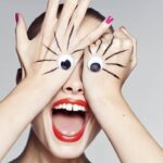 சிரிக்கலைன்னா எப்பிடி விடுவோம்