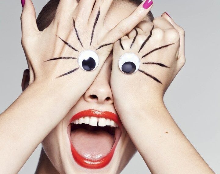 சிரிக்கலைன்னா எப்பிடி விடுவோம்