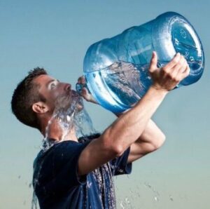 அதிக தண்ணீர் குடிப்பதும் விஷம் ஆகலாம்!